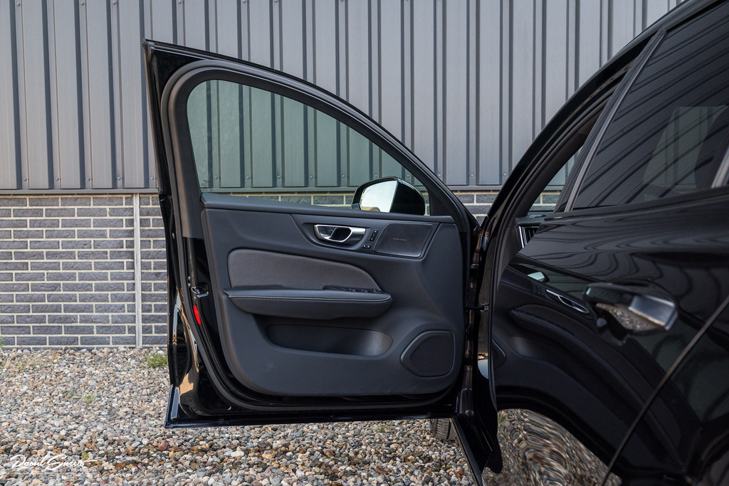 57390370-49.jpg